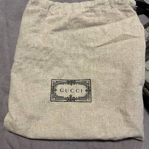 Gucci Cross Body - like new - Picture 2 of 7